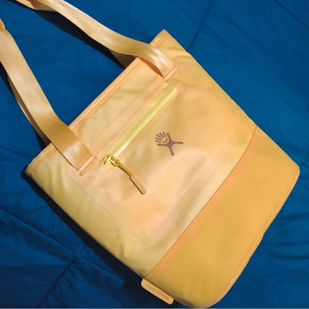 Yellow Hydro Flask lunch tote 8l.